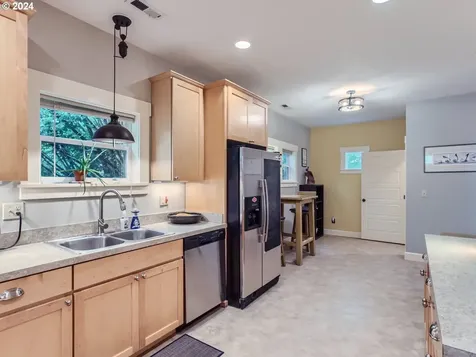 825 SE 19th Avenue Portland OR 97214