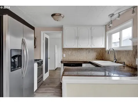 358 S 70th Street Springfield OR 97478