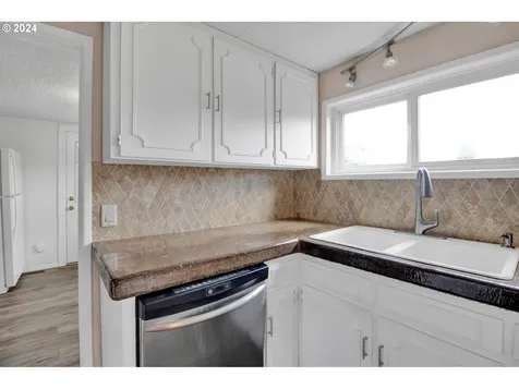 358 S 70th Street Springfield OR 97478