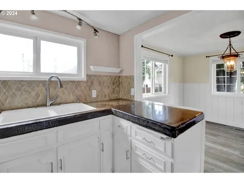 358 S 70th Street Springfield OR 97478