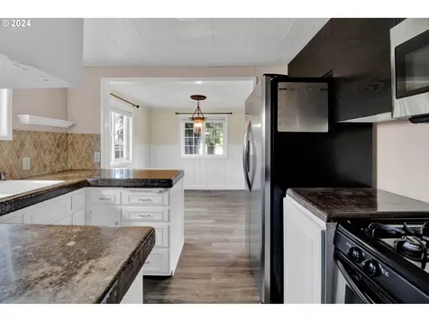 358 S 70th Street Springfield OR 97478