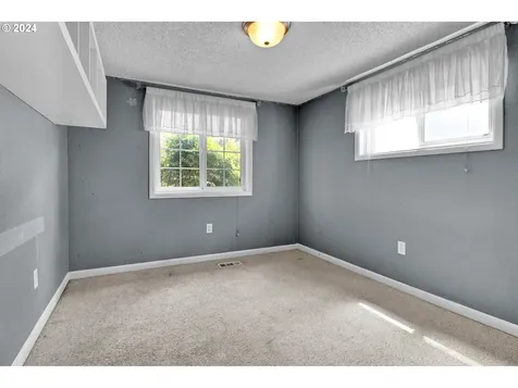 358 S 70th Street Springfield OR 97478