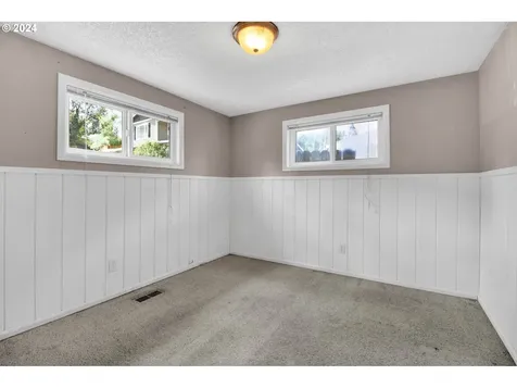 358 S 70th Street Springfield OR 97478