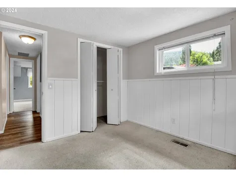 358 S 70th Street Springfield OR 97478