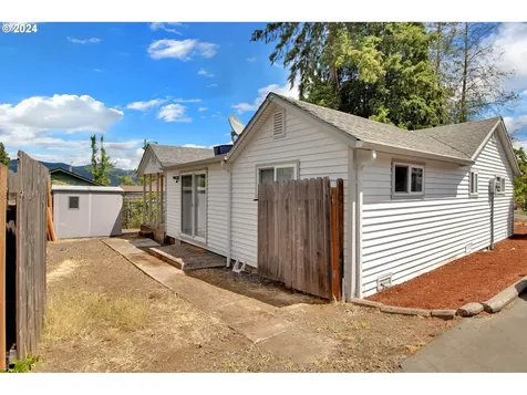 358 S 70th Street Springfield OR 97478