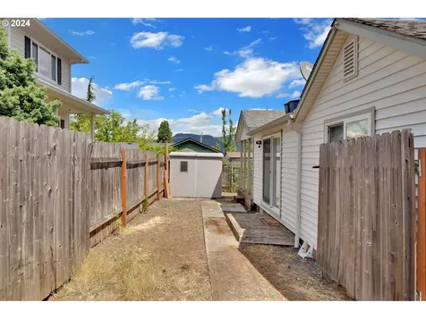 358 S 70th Street Springfield OR 97478