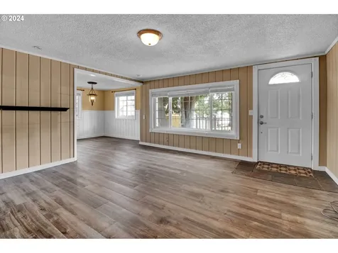 358 S 70th Street Springfield OR 97478