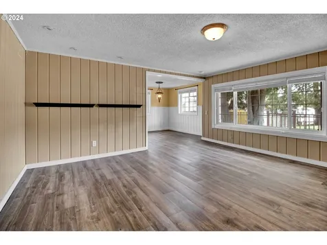 358 S 70th Street Springfield OR 97478