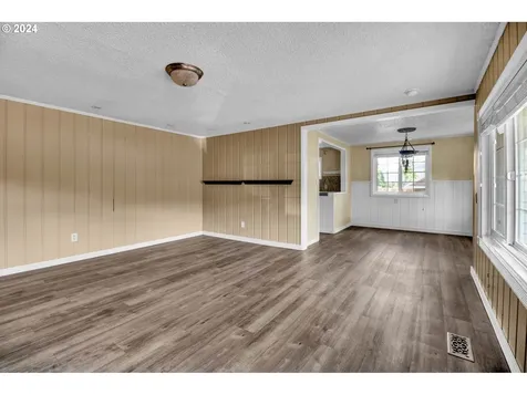 358 S 70th Street Springfield OR 97478