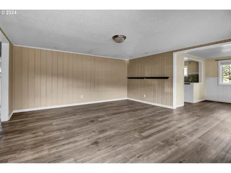 358 S 70th Street Springfield OR 97478