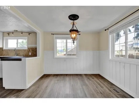 358 S 70th Street Springfield OR 97478
