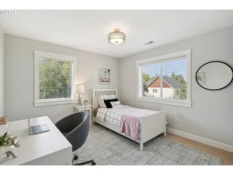 5733 Sw 54th Avenue Portland OR 97221