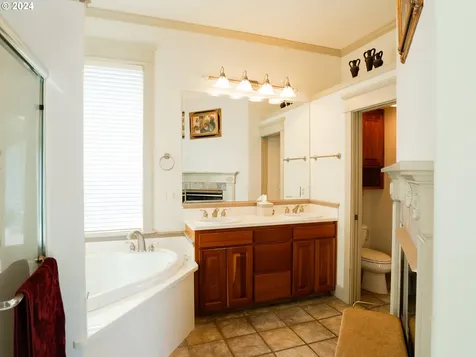 3282 Lakeside Drive Eugene OR 97401