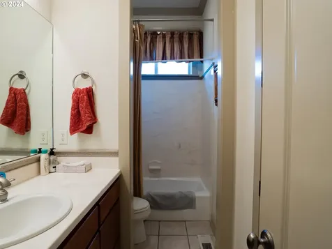 3282 Lakeside Drive Eugene OR 97401