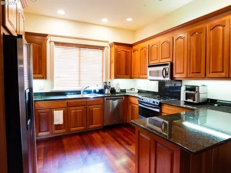 3282 Lakeside Drive Eugene OR 97401