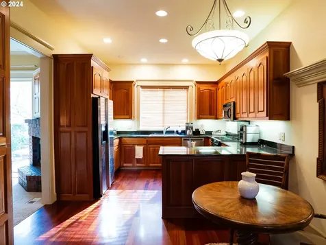 3282 Lakeside Drive Eugene OR 97401