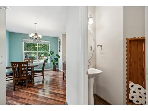 527 Nw Hertel Street Hillsboro OR 97124