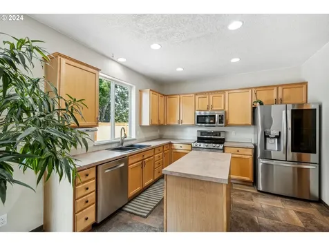 527 Nw Hertel Street Hillsboro OR 97124