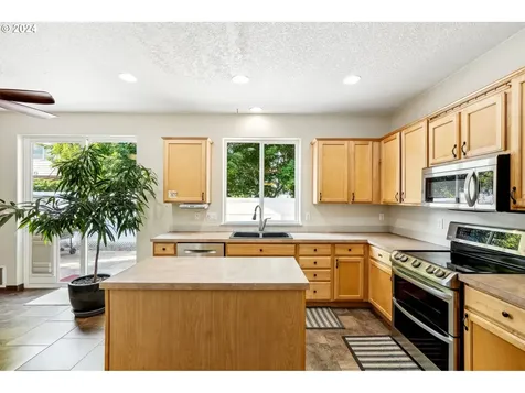 527 Nw Hertel Street Hillsboro OR 97124