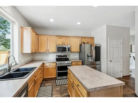 527 Nw Hertel Street Hillsboro OR 97124