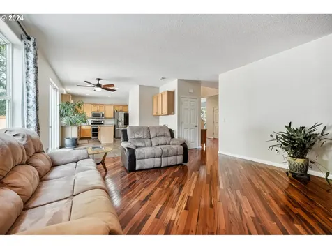 527 Nw Hertel Street Hillsboro OR 97124
