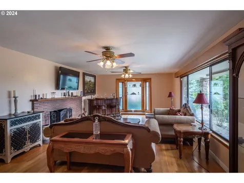 567 NE Denver Street Roseburg OR 97470