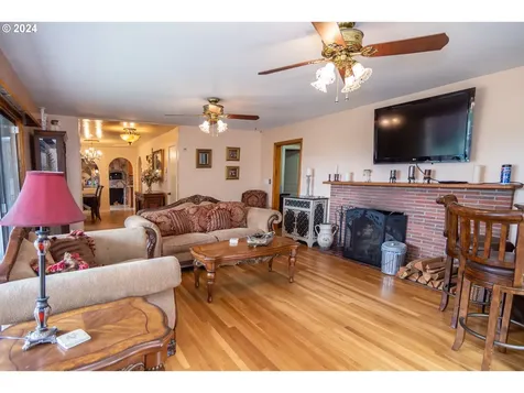 567 NE Denver Street Roseburg OR 97470