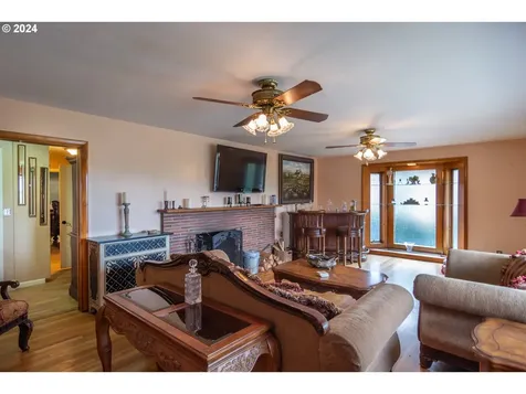 567 NE Denver Street Roseburg OR 97470