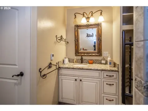 567 NE Denver Street Roseburg OR 97470