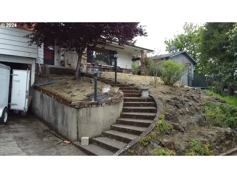 567 NE Denver Street Roseburg OR 97470