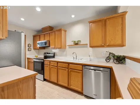 3134 NE 103rd Place Portland OR 97220
