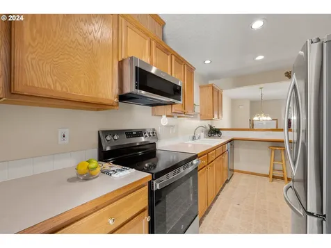 3134 NE 103rd Place Portland OR 97220