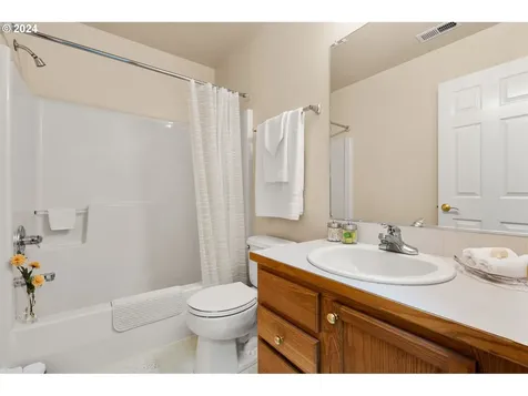 3134 NE 103rd Place Portland OR 97220