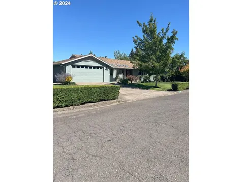 1371 Roundup Drive Eugene OR 97401