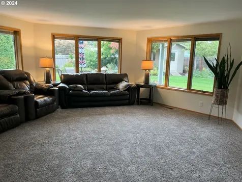1371 Roundup Drive Eugene OR 97401