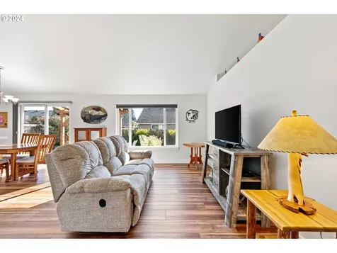 4021 Cherokee Drive Springfield OR 97478