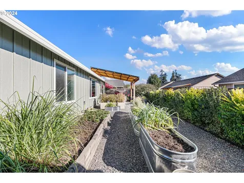 4021 Cherokee Drive Springfield OR 97478
