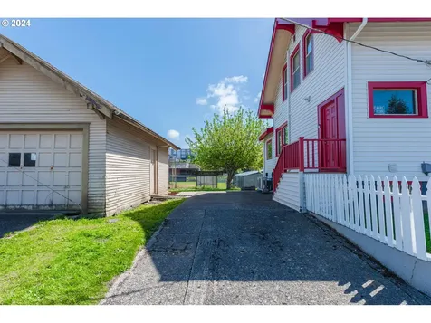 604 S 9th Street Coos Bay OR 97420