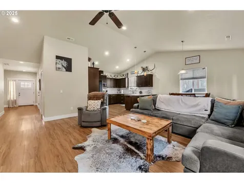 24701 Nottingham Street Veneta OR 97487