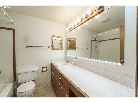 7913 NE 27th Street Vancouver WA 98662