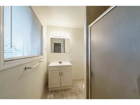 7913 NE 27th Street Vancouver WA 98662