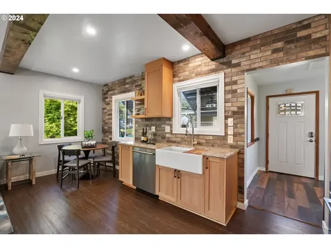 5227 N Yale Street Portland OR 97203