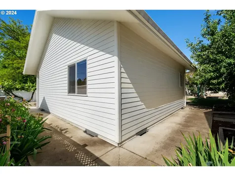 5227 N Yale Street Portland OR 97203