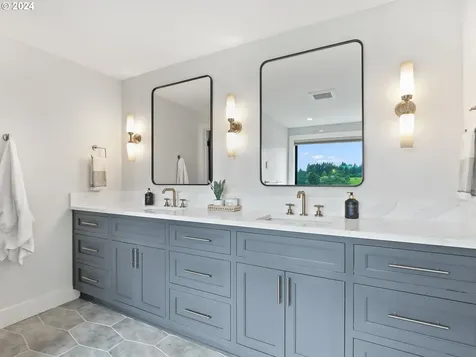 24650 Sw 65th Avenue Tualatin OR 97062