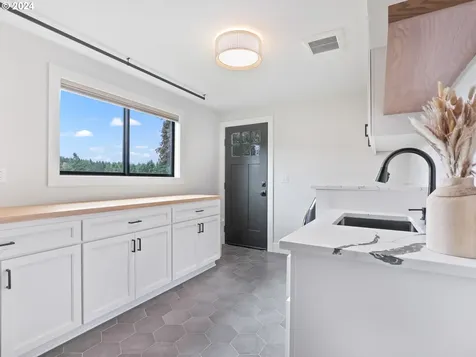 24650 Sw 65th Avenue Tualatin OR 97062