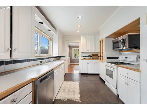 2900 Ne Knott Street Portland OR 97212