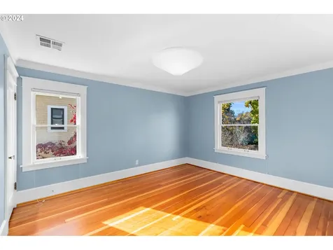 6336 N Commercial Avenue Portland OR 97217
