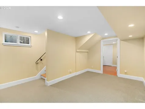 6336 N Commercial Avenue Portland OR 97217
