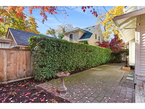 6336 N Commercial Avenue Portland OR 97217