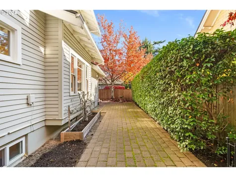 6336 N Commercial Avenue Portland OR 97217